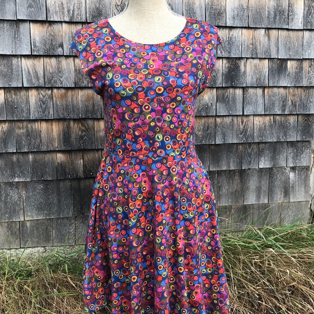 Super soft, stretch midi dress. Very comfortable and versatile.